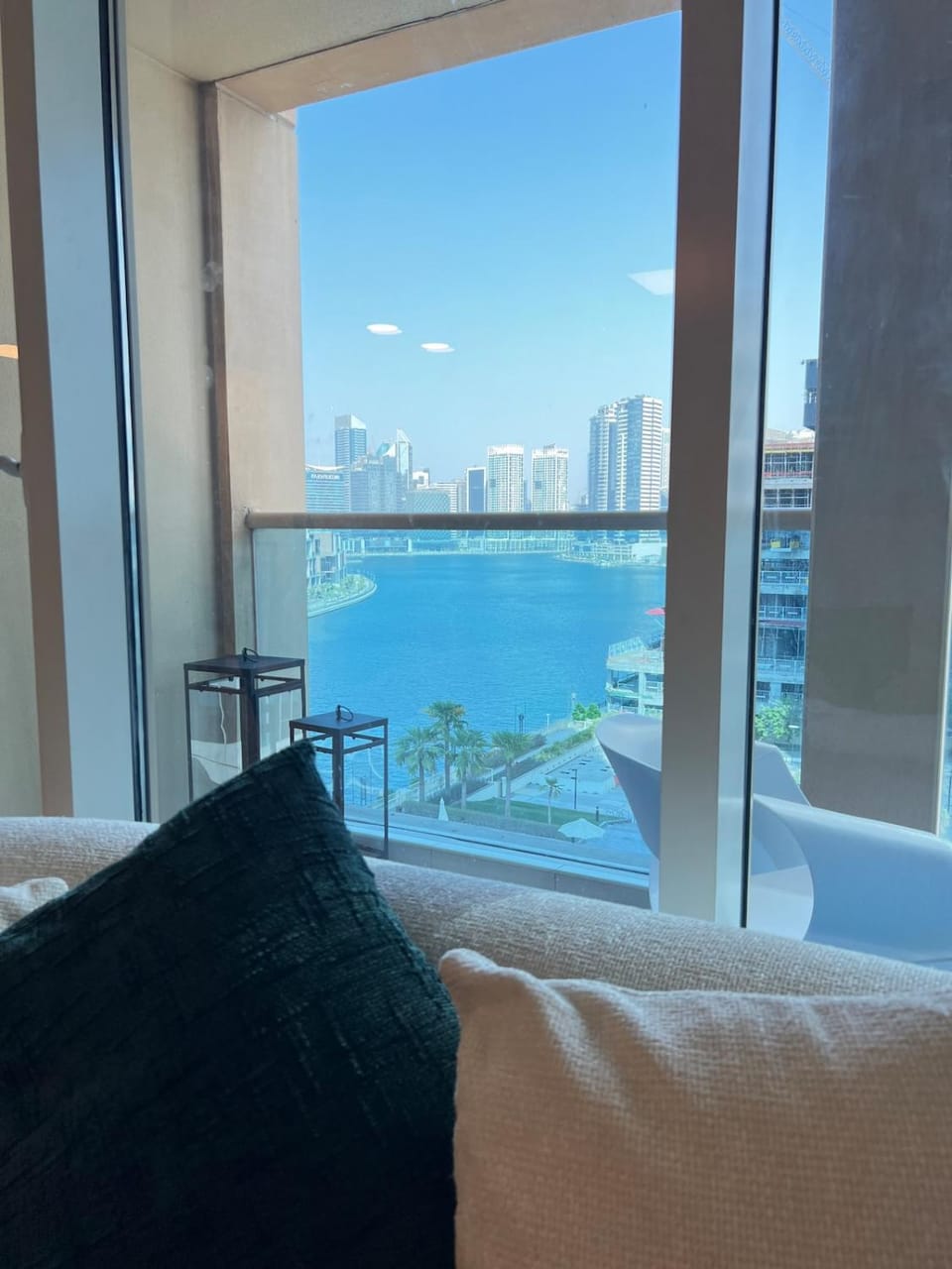 View (from property/room), Balcony/Terrace, Seating area, City view, Lake view, River view