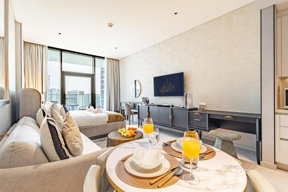 Living room, Seating area, Evening entertainment