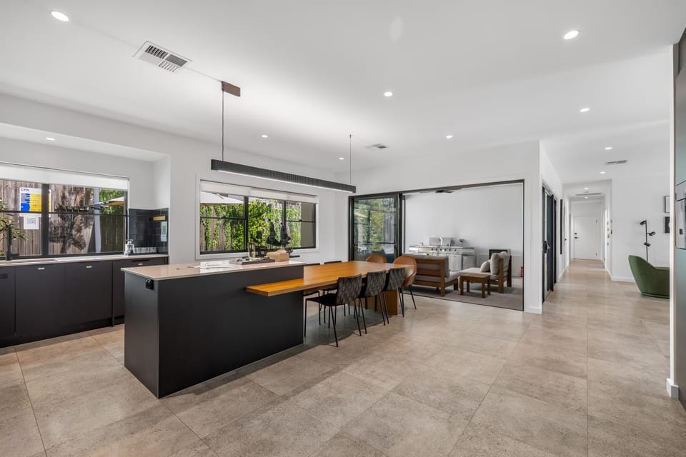 Dining area, Inner courtyard view, dishwasher