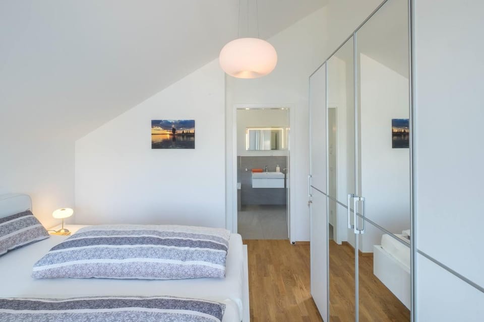 Bed, Bathroom, Bedroom, towels, wardrobe