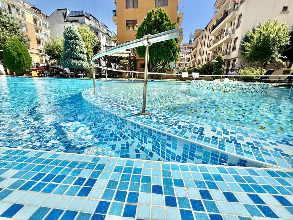 Swimming pool, sunbed