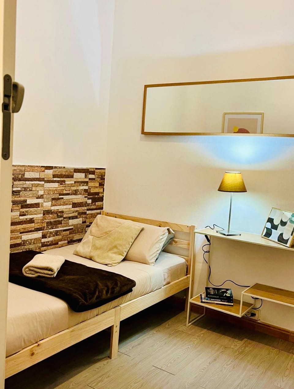 Bedroom, towels, towels