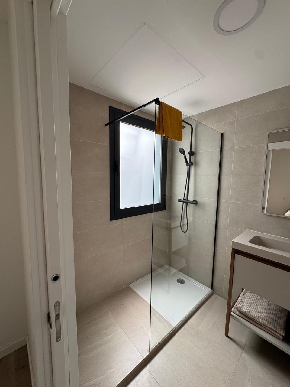 Shower, Bathroom, towels