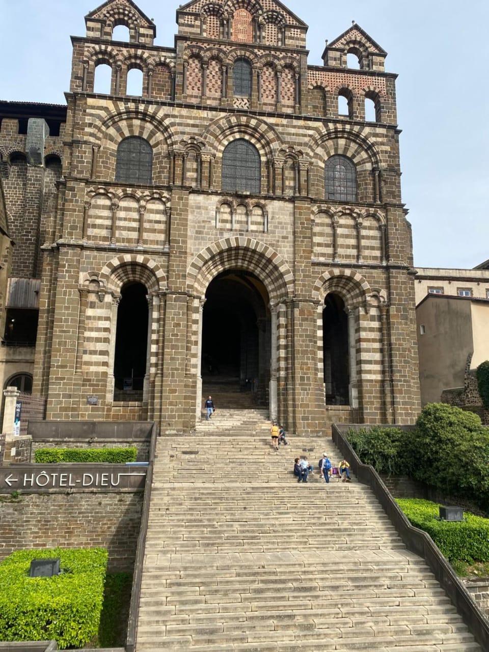 Face à face époustouflant avec la cathédrale ! Bed and Breakfast in Auvergne-Rhône-Alpes