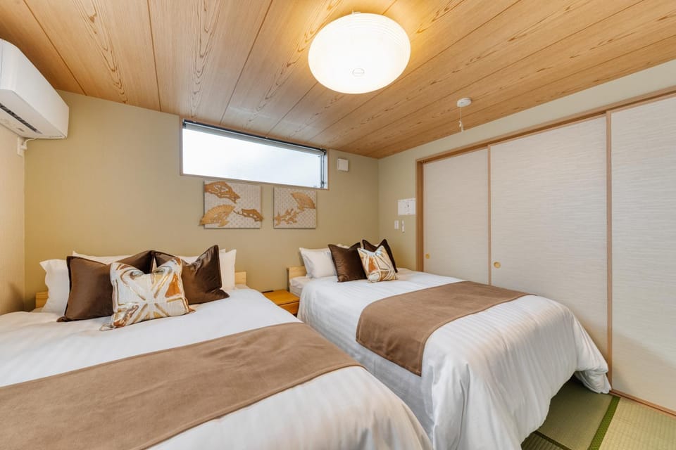Bed, Photo of the whole room, Bedroom, internet, air conditioner