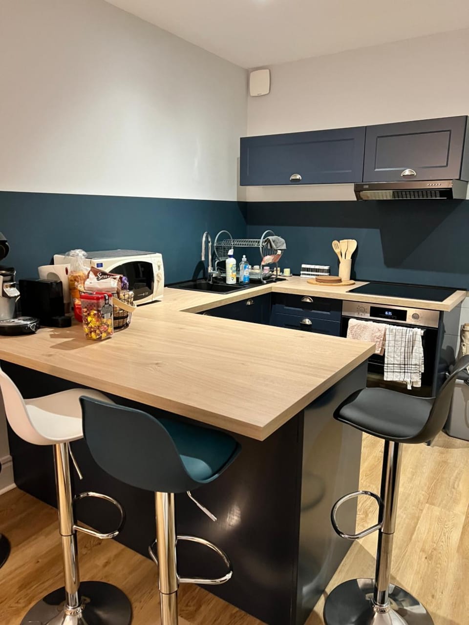 Kitchen or kitchenette, Dining area, stove