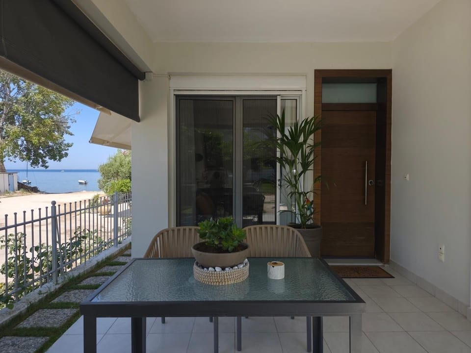 Kýma Seafront House House in Peloponnese, Western Greece and the Ionian