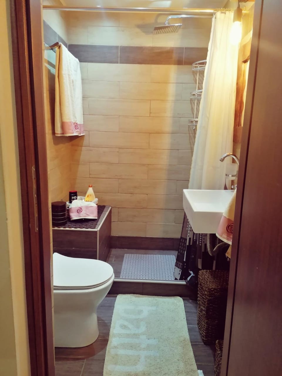 Toilet, Bathroom, towels