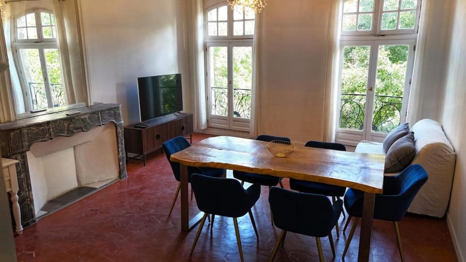 Pézenas historique appartement clim wifi 2 chambres 6 couchages Apartment in Pézenas