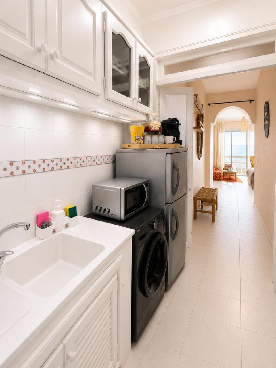 Kitchen or kitchenette, Seating area, Sea view, microwave, laundry, washing machine