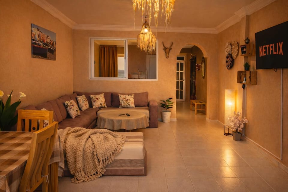 TV and multimedia, Living room, Photo of the whole room, Seating area, Dining area