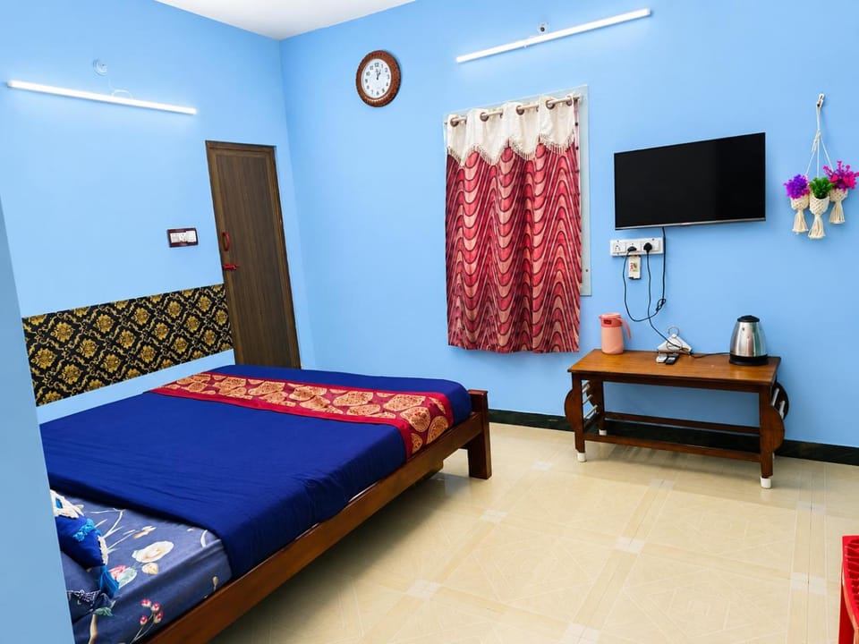 TV and multimedia, Photo of the whole room, Bedroom