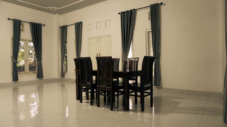 Game Room, Living room, Seating area, Dining area, Meeting/conference room