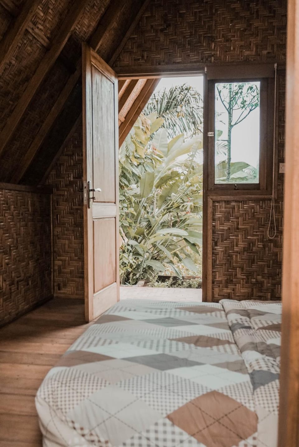 Bed, Natural landscape, Photo of the whole room, Bedroom