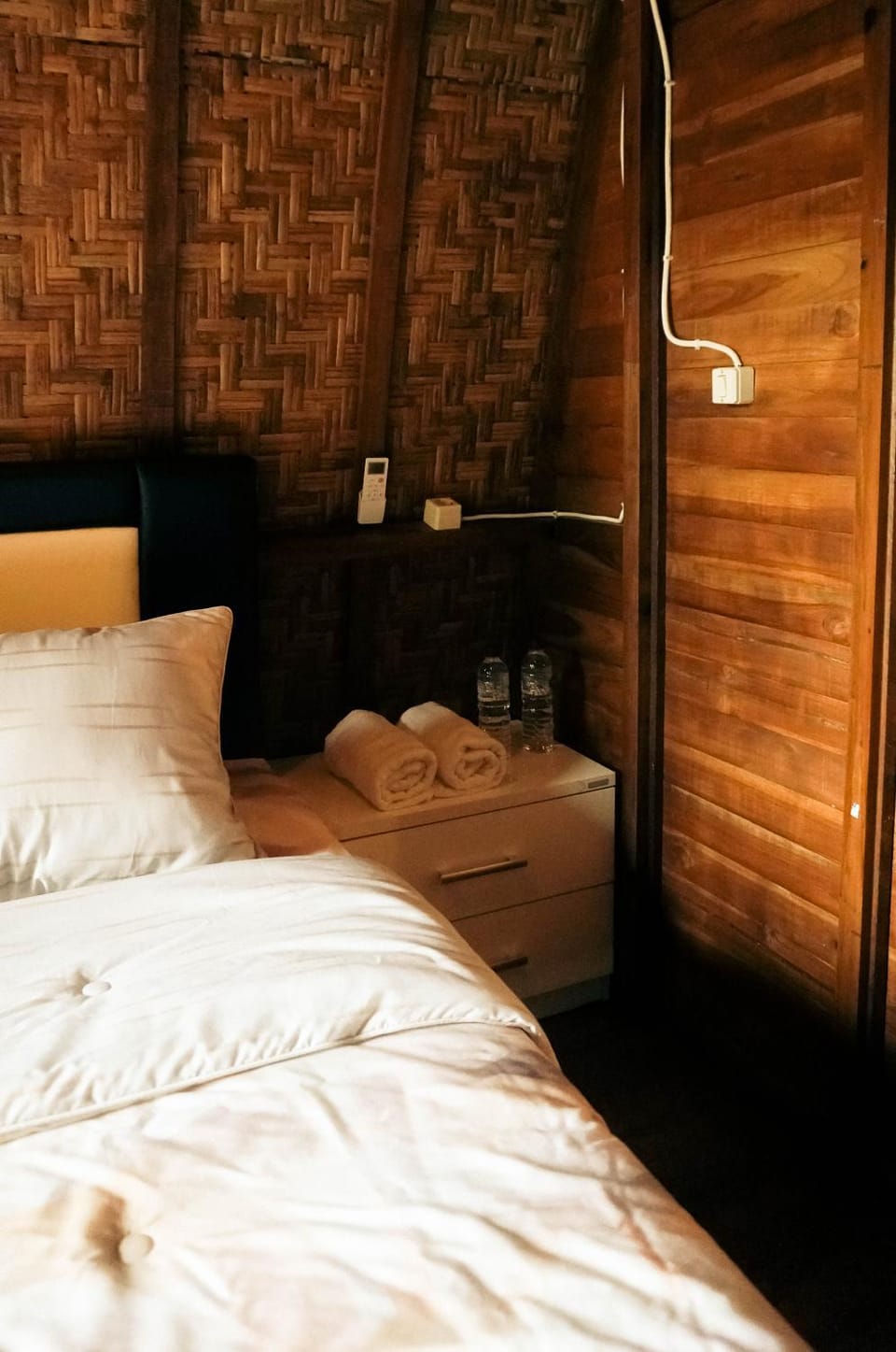 Bed, Photo of the whole room, Bedroom, Drinks, wardrobe