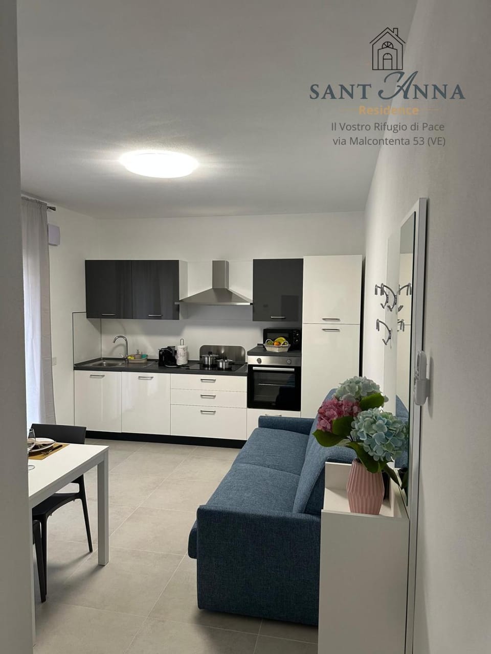 Kitchen or kitchenette, Living room, Seating area, Dining area, oven, stove