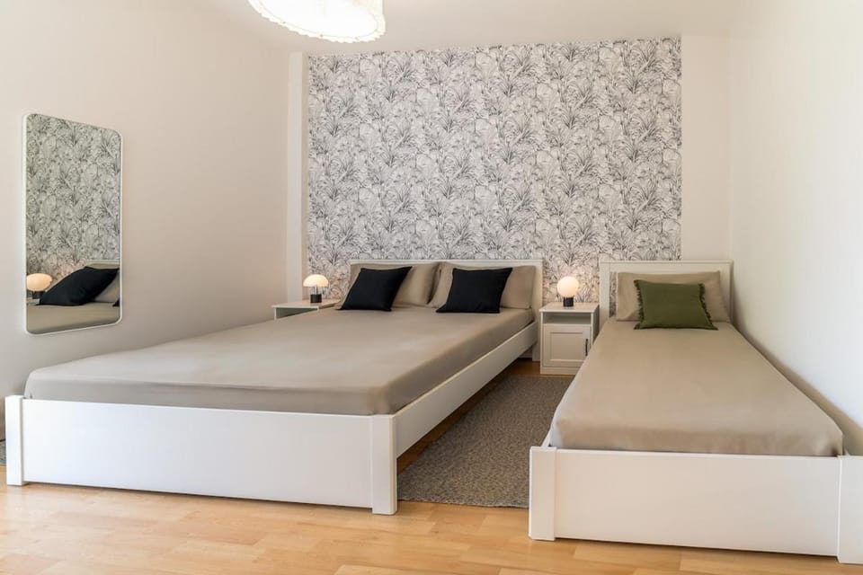 4 Bd in the Majestic Domus Aurea Apartment in Bologna