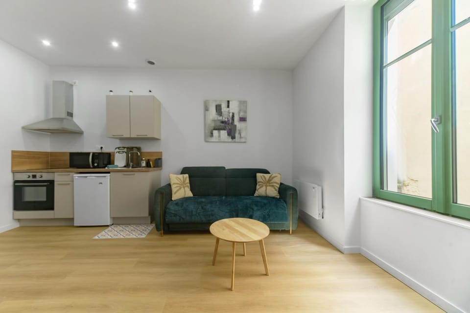 Kitchen or kitchenette, Living room, oven, stove