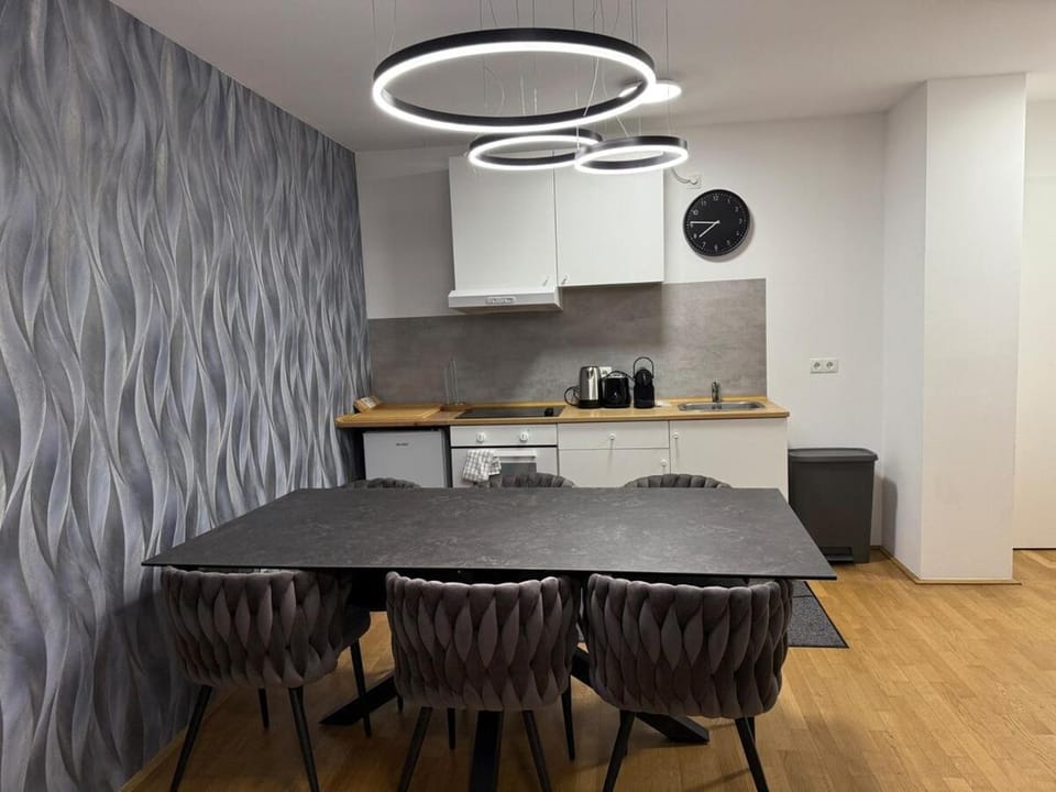 Stylish Stadlau Apartment - Free Parking Apartment in Vienna