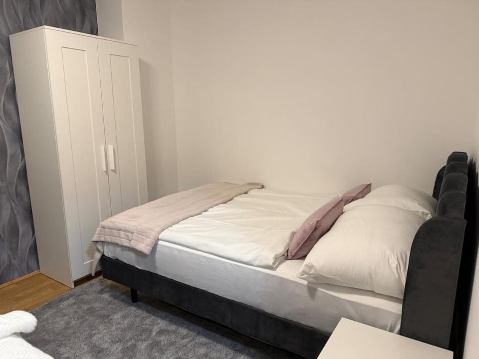 Stylish Stadlau Apartment - Free Parking Apartment in Vienna