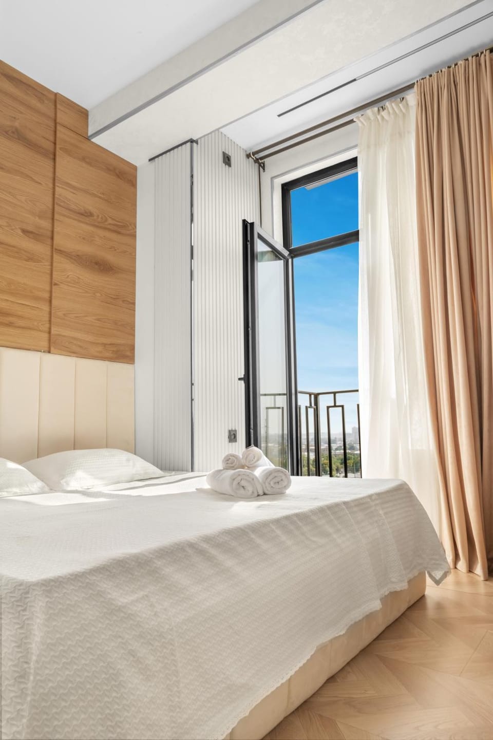Bed, Photo of the whole room, Bedroom, towels