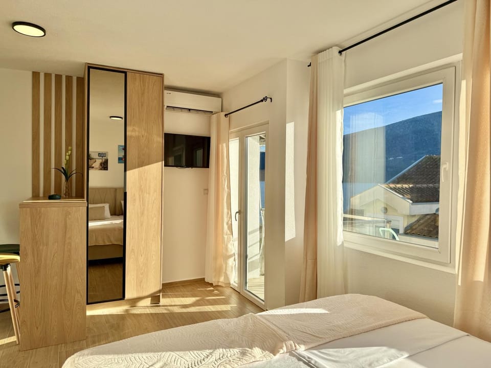 Modern Beachfront Apartment Apartment in Kotor Municipality
