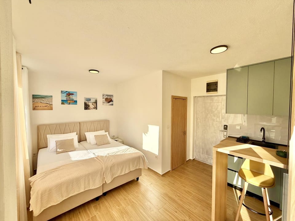 Modern Beachfront Apartment Apartment in Kotor Municipality