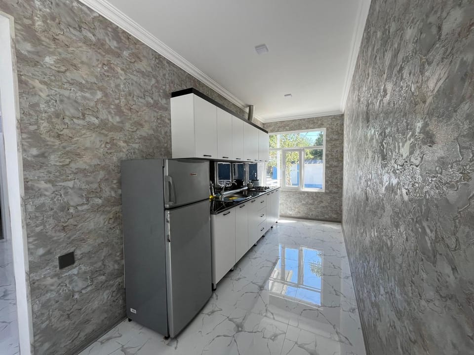 Kitchen or kitchenette, oven