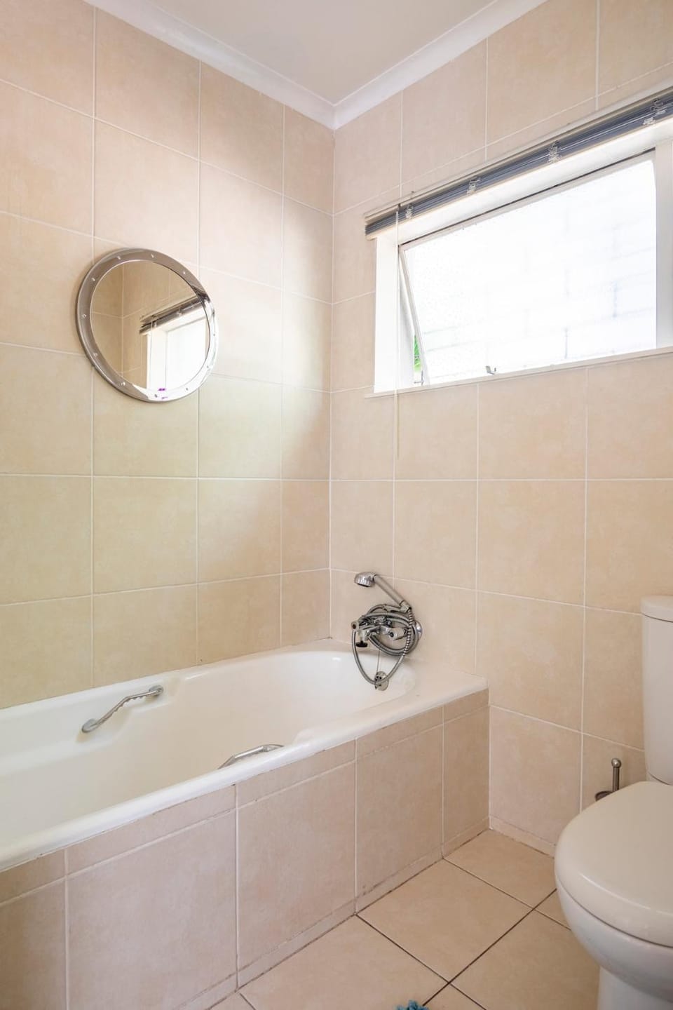 BC7 2 Bed Pool Solar Power Priv Patio & Garden Apartment in Sandton
