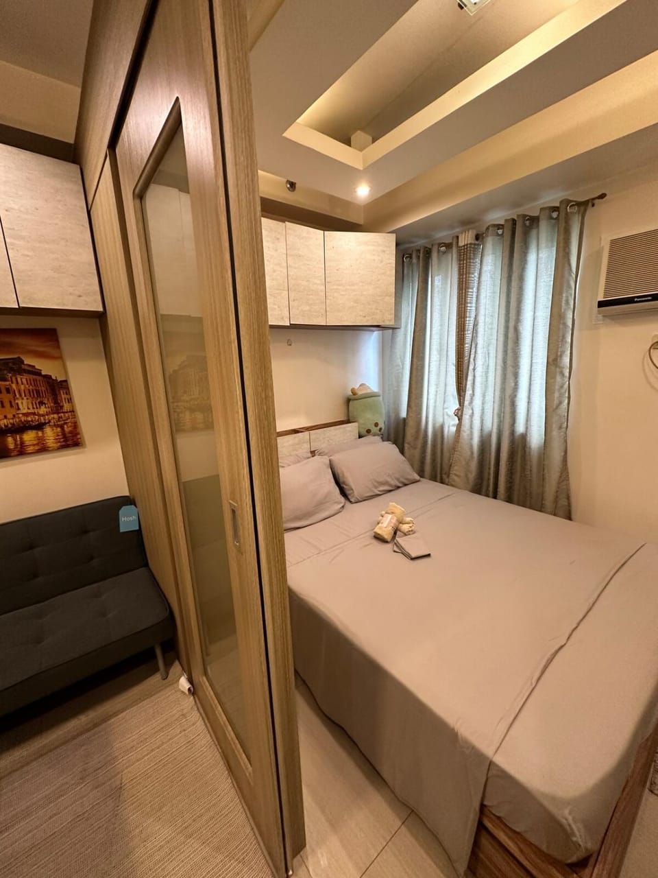 Koro Den at Shore Residences Apartment in Pasay