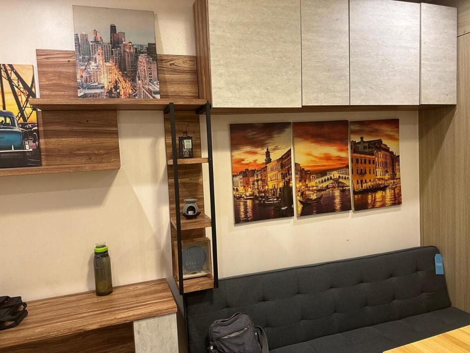 Koro Den at Shore Residences Apartment in Pasay