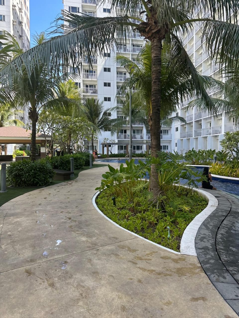 Koro Den at Shore Residences Apartment in Pasay