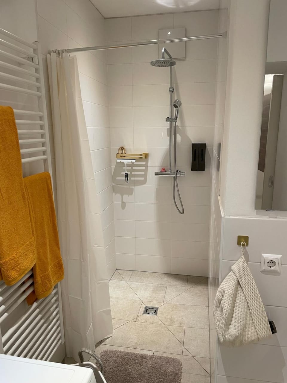 Shower, Bathroom, towels