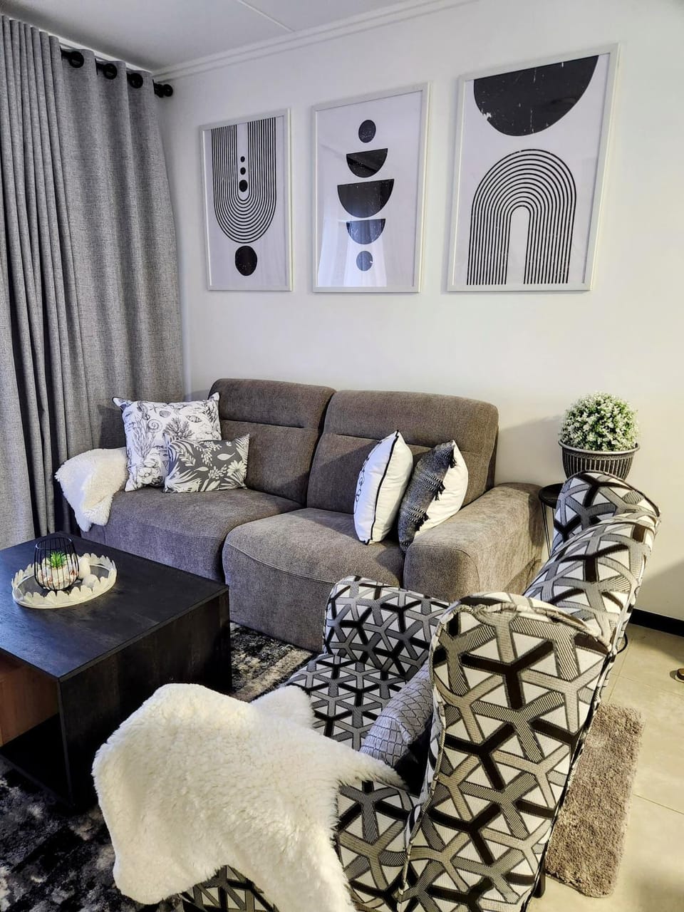 Living room, Seating area