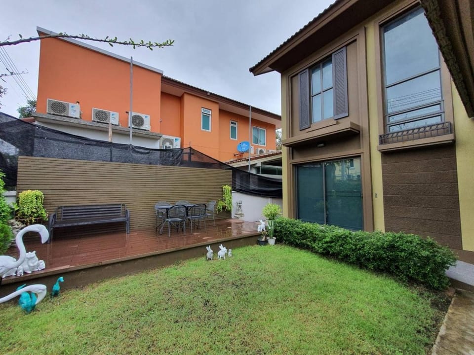 Property building, Spring, Day, Garden, Balcony/Terrace, Garden view