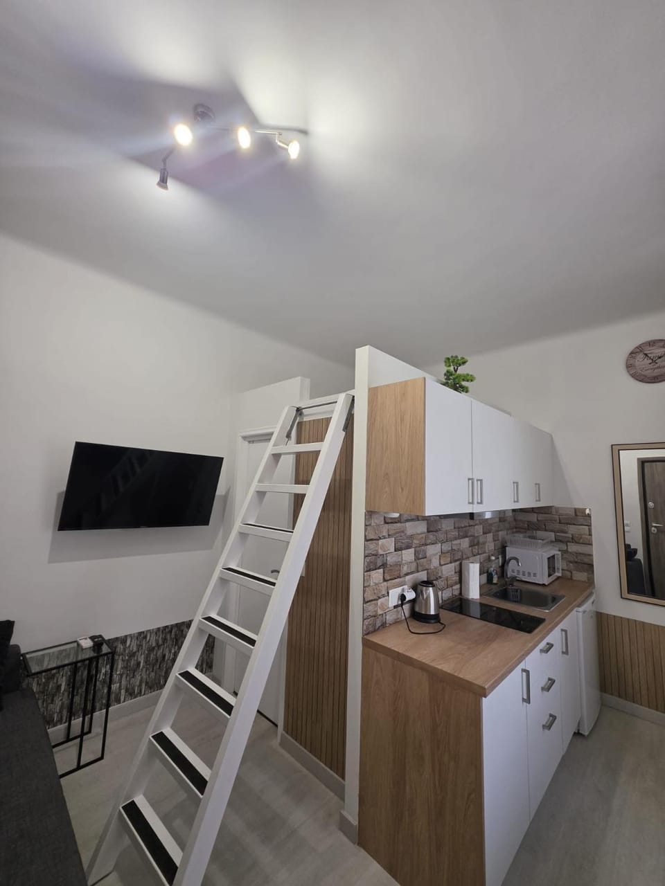 TV and multimedia, Kitchen or kitchenette