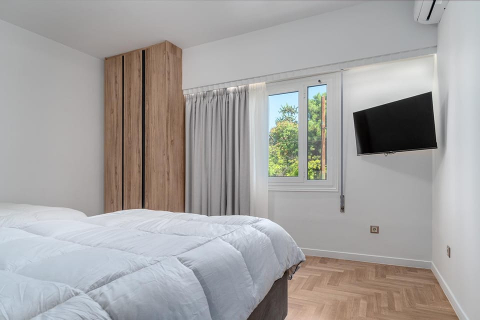 Bed, TV and multimedia, Bedroom, air conditioner