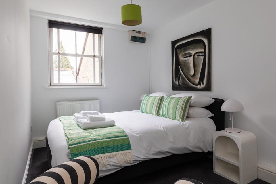 Old Farmhouse - Brand New Apartment - Free Parking - Central Bath Apartment in Bath