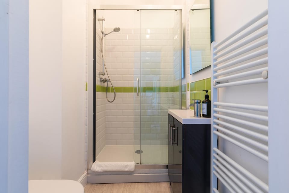 Old Farmhouse - Brand New Apartment - Free Parking - Central Bath Apartment in Bath