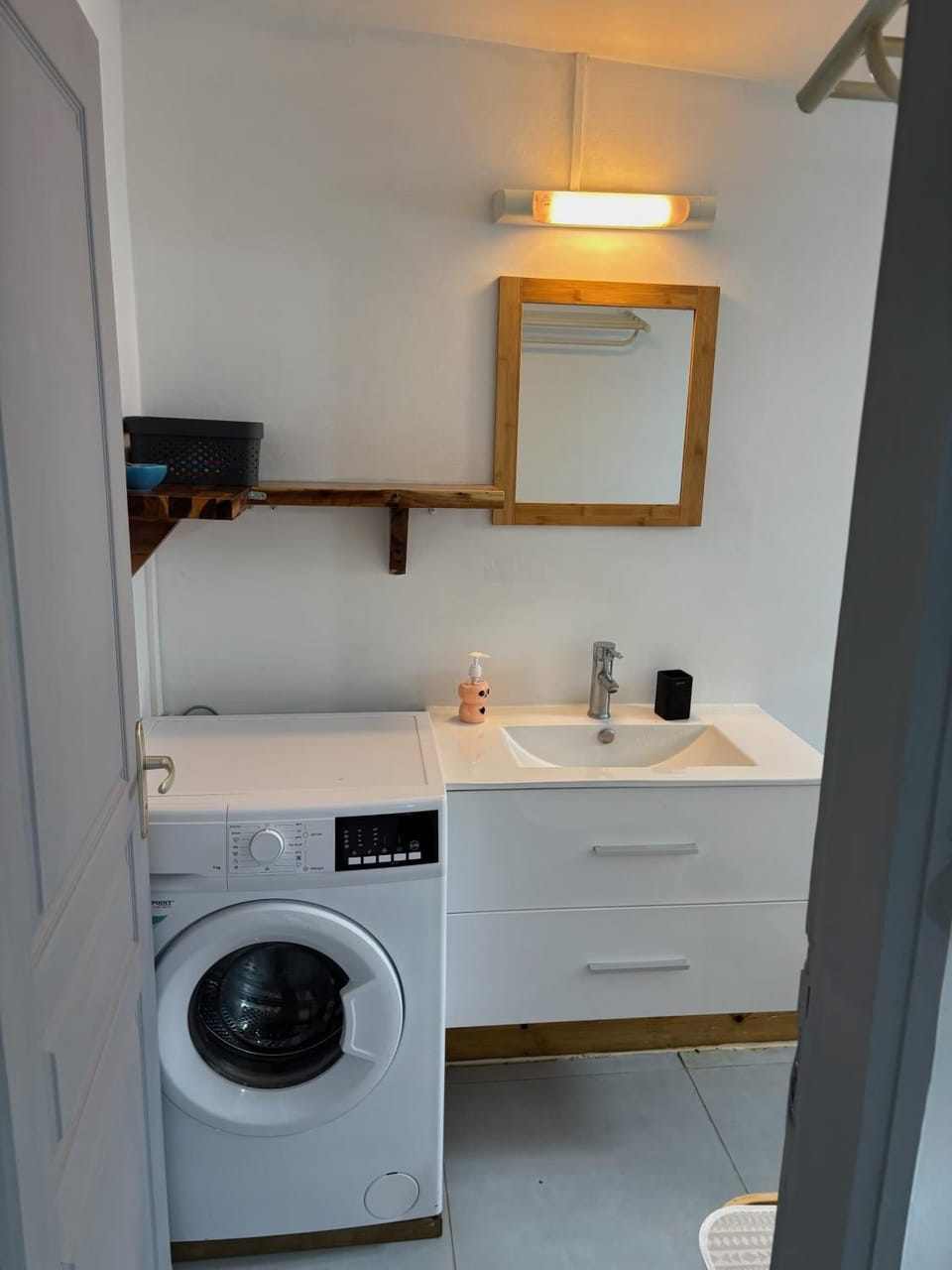 Bathroom, washing machine