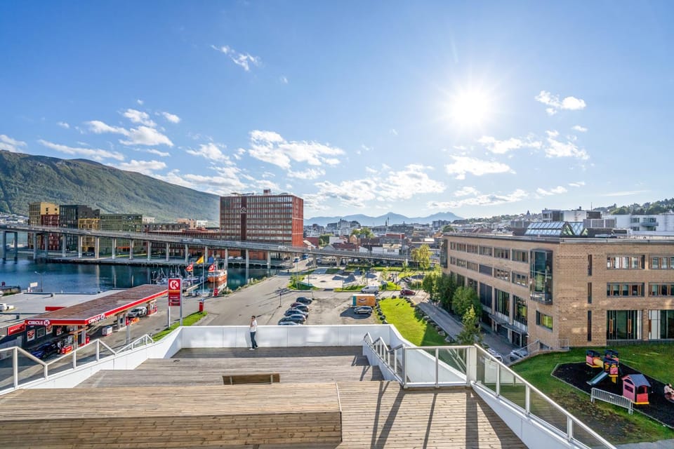 The Polar Throne - Central with Breathtaking Views Apartment in Tromso