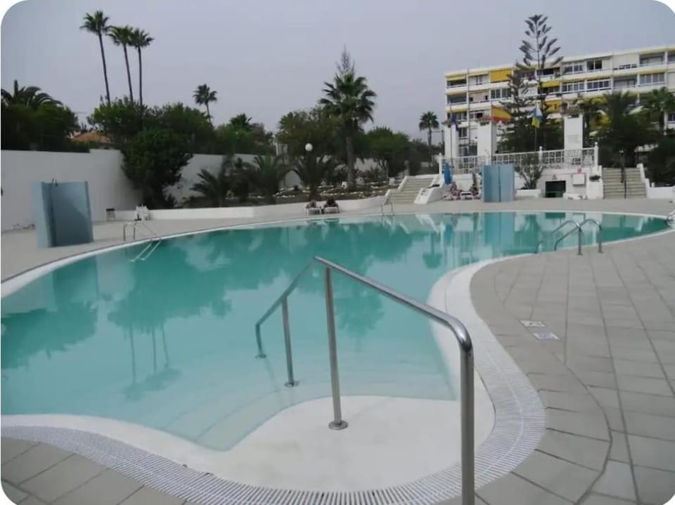 Swimming pool, sunbed