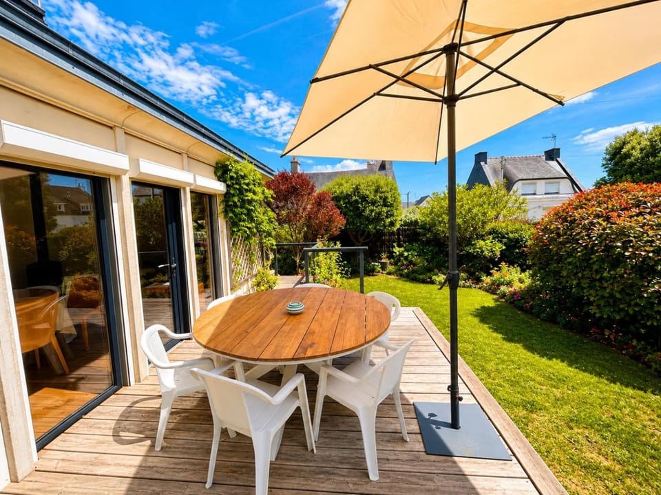 Patio, Garden, Dining area, Garden view