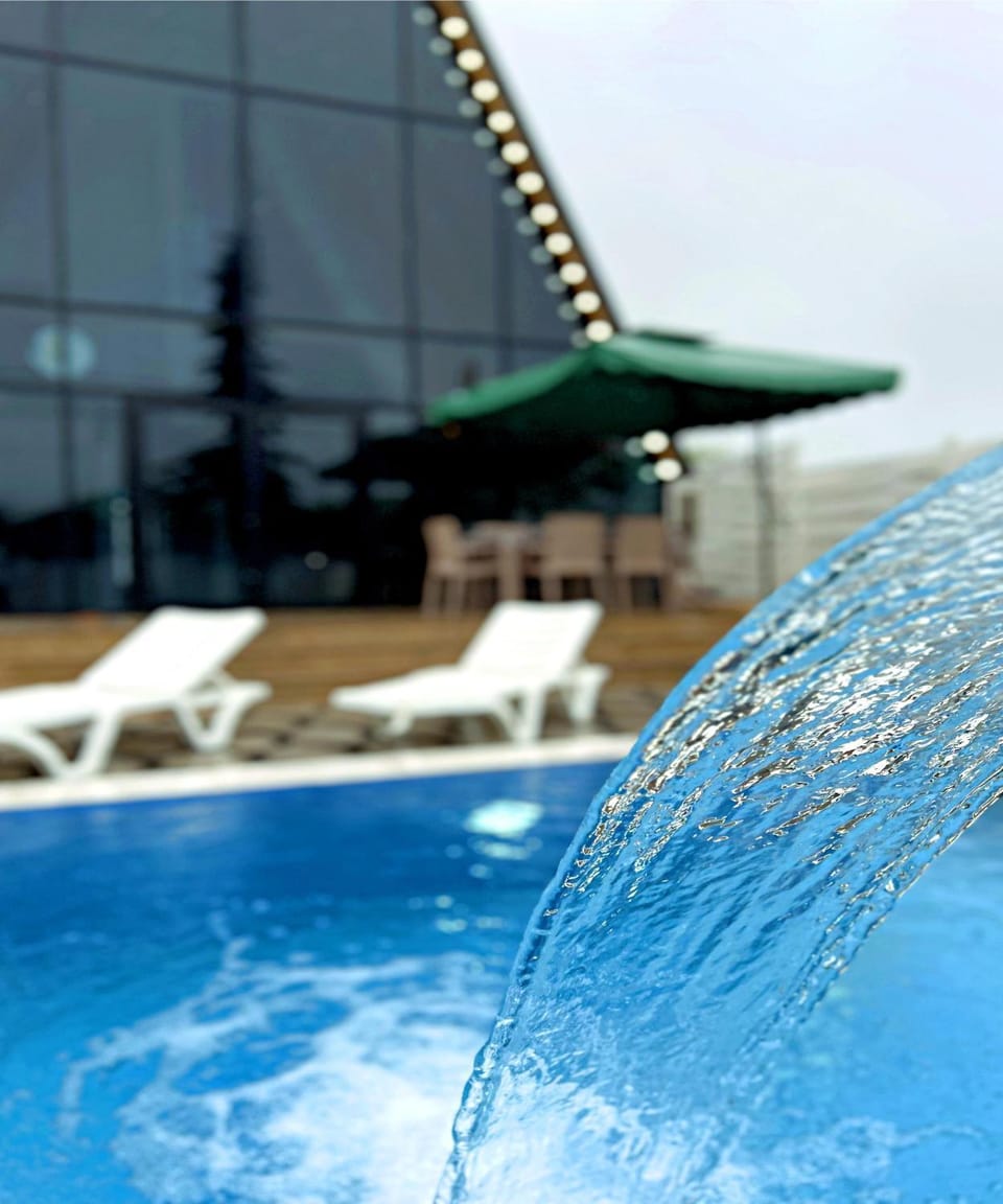 Property building, Restaurant/places to eat, Swimming pool, Breakfast