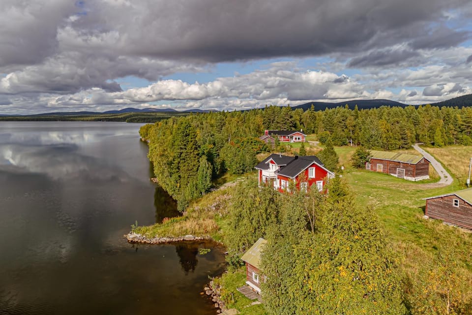 Property building, Day, Natural landscape, Bird's eye view, Lake view