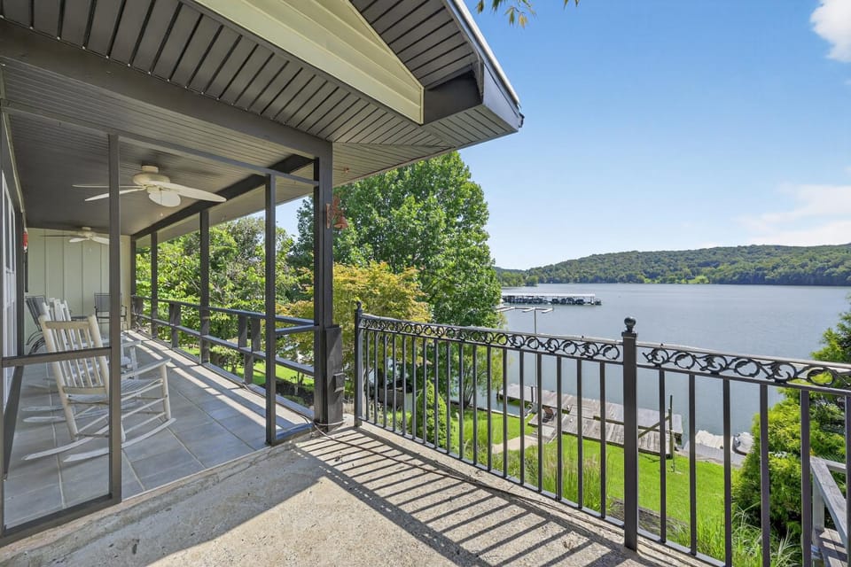 Lakefront Getaway with Private Dock & Scenic Views home House in Kingsport