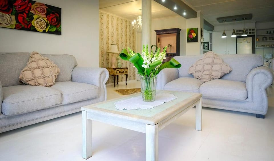 2BR Retreat Near Game Reserve Apartment in Port Elizabeth