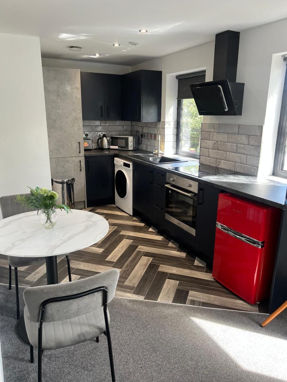 Affordable Serviced Apartment Perfect for Contractors in PE1 Short & Long Term Stays - Free WIFI - Free Parking - With Sofa Bed - Full Kitchen Apartment in Huntingdonshire District