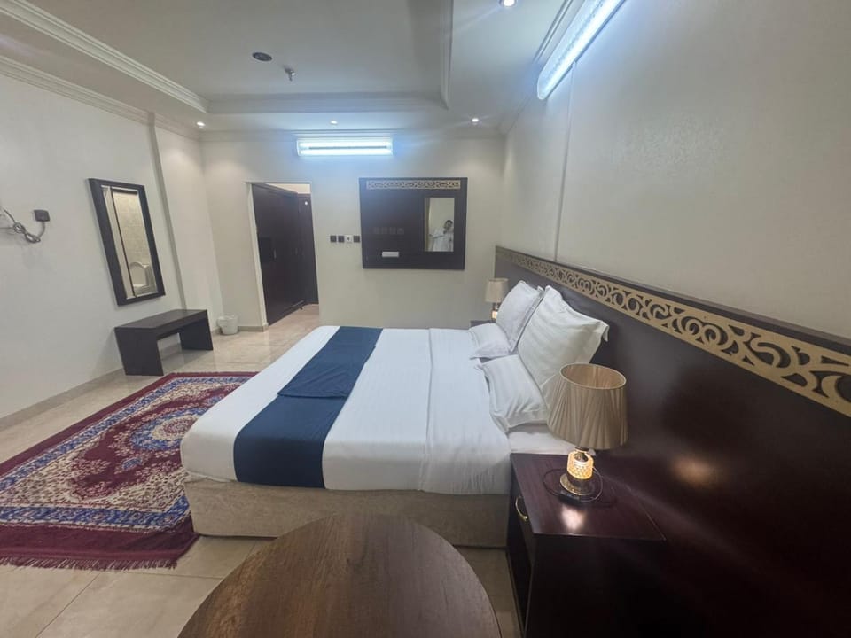 Bed, Photo of the whole room, Bedroom, wardrobe, air conditioner