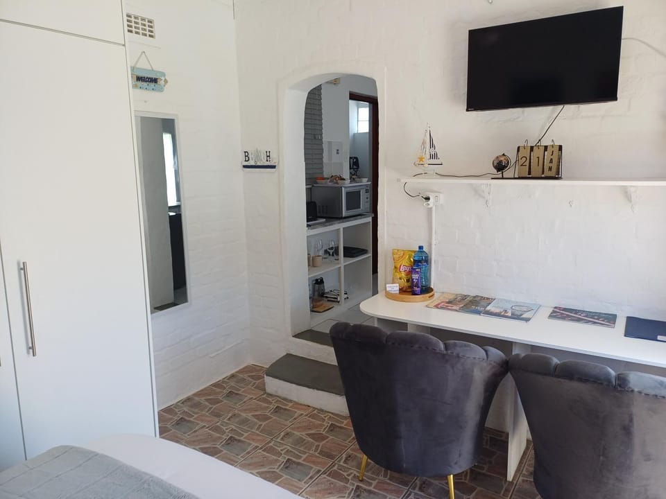 Seating area, Bedroom